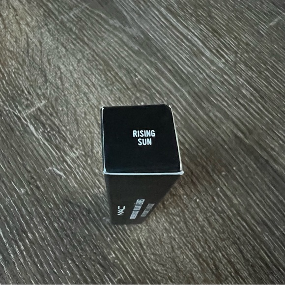 🆕 MAC Rising Sun Cremesheen Glass Lipgloss - Picture 6 of 8